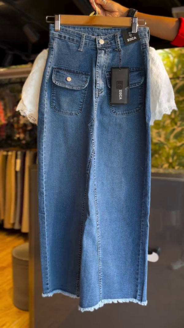 Ivory Embroidered Crop Blouse with Denim Bermuda Shorts – Vintage Summer Chic 🏵️👖 - Image 2